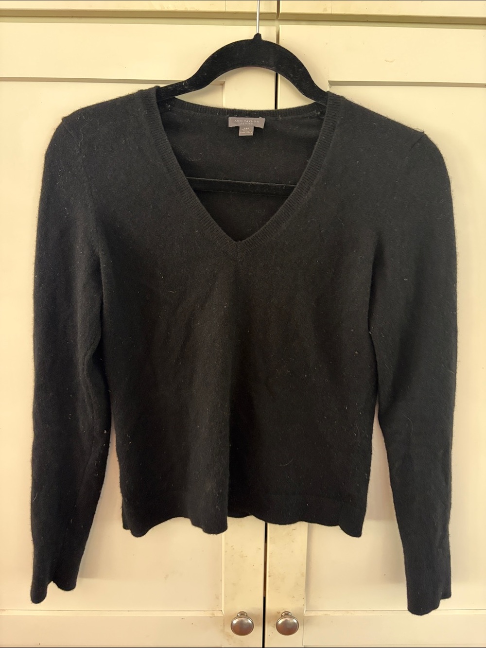 Ann Taylor Black Cashmere V-Neck Women's Sweater; XSP